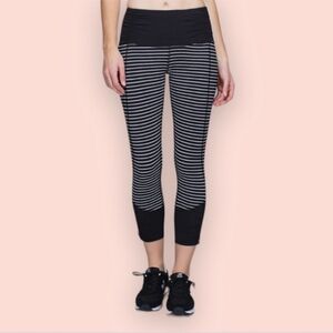 Lululemon Runday Crop leggings Black Striped Zippers size 4
